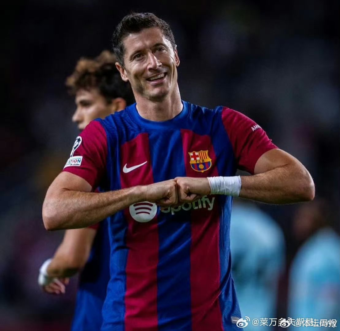 KAIYUN-莱万多夫斯基迎来三赛季出色发挥，SKT观众热烈欢呼！